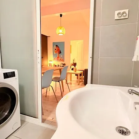 Timeless 2 Bedroom - Haven In The Historic Heart Appartement Boekarest