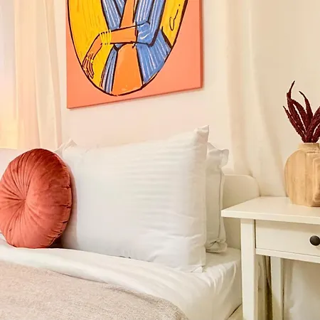 Timeless 2 Bedroom - Haven In The Historic Heart Appartement Boekarest