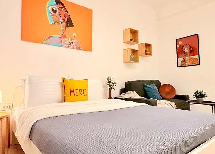 Timeless 2 Bedroom - Haven In The Historic Heart Apartment