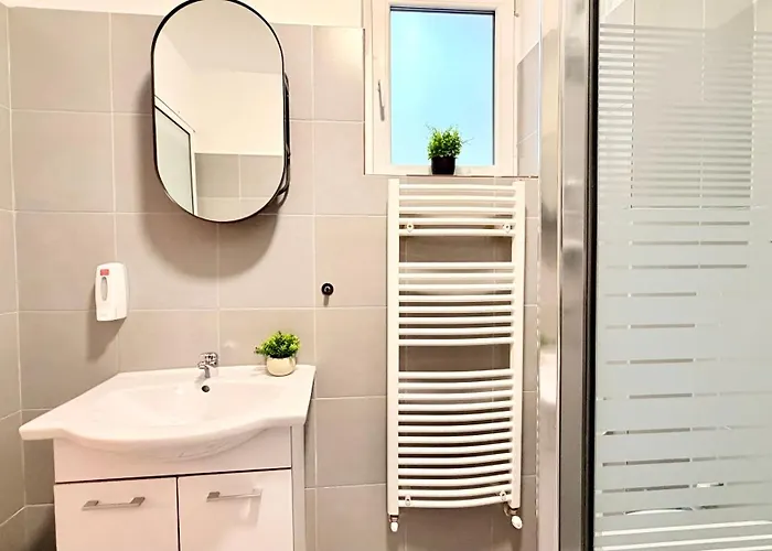 Apartment Timeless 2 Bedroom - Haven In The Historic Heart