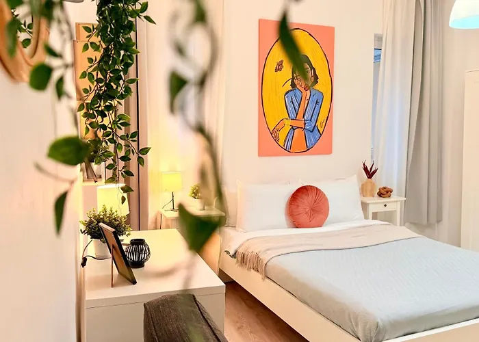 Timeless 2 Bedroom - Haven In The Historic Heart Apartment
