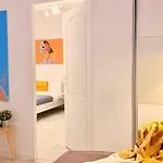 Timeless 2 Bedroom - Haven In The Historic Heart Bucareste