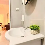 Timeless 2 Bedroom - Haven In The Historic Heart Bucareste