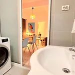Timeless 2 Bedroom - Haven In The Historic Heart Apartamento Bucareste