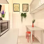 Timeless 2 Bedroom - Haven In The Historic Heart Apartamento Bucareste